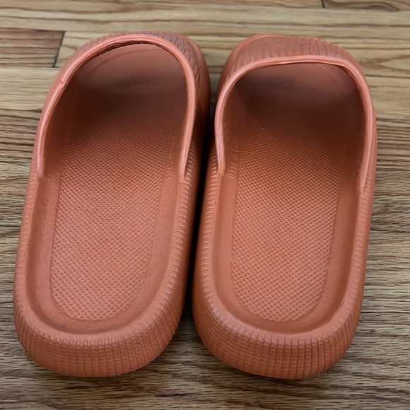 Burnt orange Cloud slides womens 9.5 40-41 - Picture 11 of 16